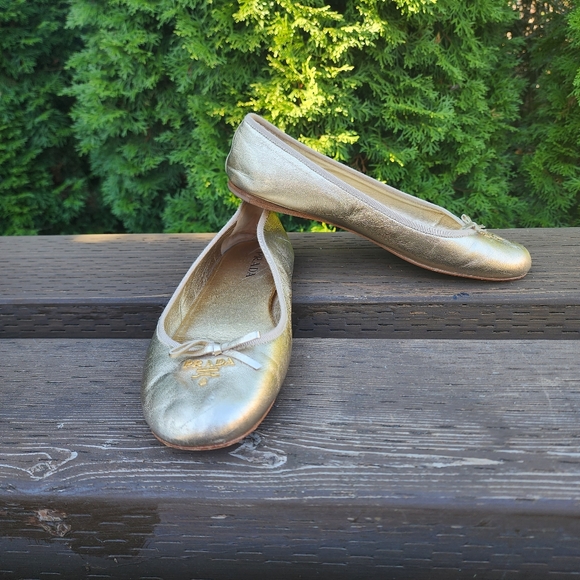 Prada Logo Metallic Gold Ballet Flats Prada  Size 37.5 US 7.5 Made in Italy - Picture 1 of 10